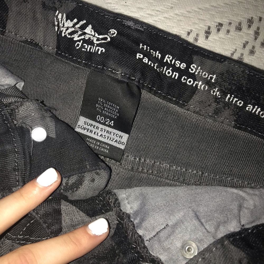 High waisted shorts - Picture 3 of 3